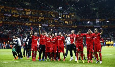 Football - Dnipro Dnipropetrovsk v Sevilla - UEFA Europa League Final - National Stadium, Warsaw, Poland - 27/5/15 Sevilla celebrate winning the UEFA Europa League Final Reuters / Kai Pfaffenbach