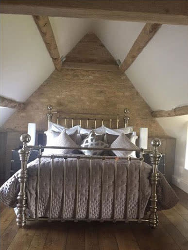 amanda-holden-home-bedroom-cotswolds-z