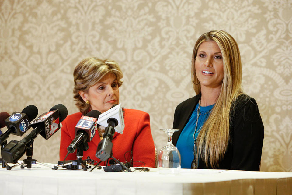 Attorney Gloria Allred and Temple Taggart McDowell hold a news conference on Oct. 28, 2016. (Photo: Chad Hurst/Getty Images)