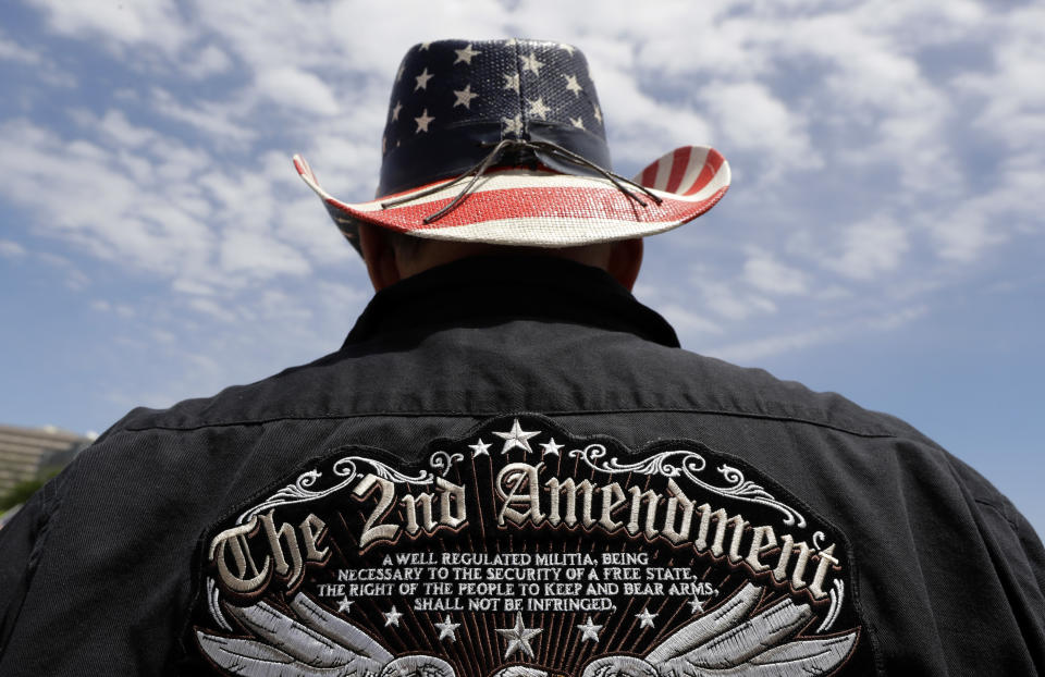 <p>A man wears a patriotic-themed cowboy hat during a pro gun-rights rally at the state capitol, Saturday, April 14, 2018, in Austin, Texas. (Photo: Eric Gay/AP) </p>