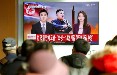 People watch a TV broadcasting a news report on North Korea firing what appeared to be an intercontinental ballistic missile (ICBM) that landed close to Japan, in Seoul, South Korea, November 29, 2017. REUTERS/Kim Hong-Ji/Files