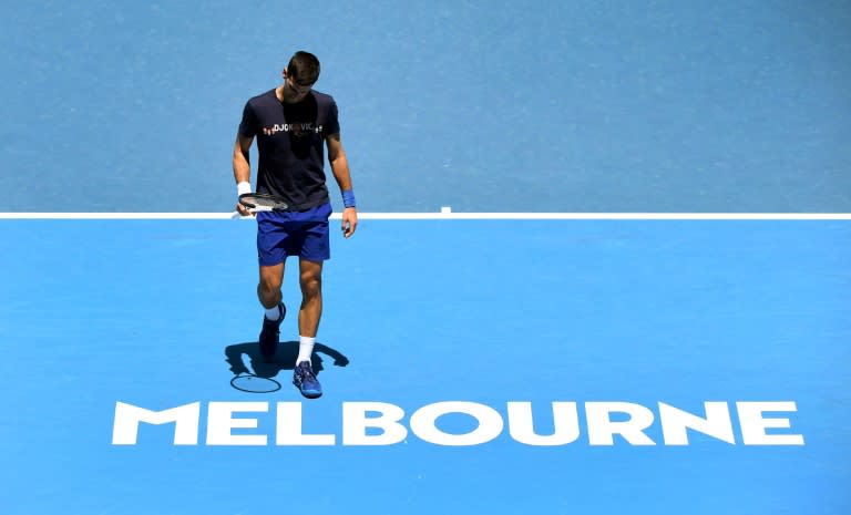 Le Serbe Novak Djokovic s'entraine pour l'Open d'Australie, le 12 janvier 2022, à Melbourne (AFP/William WEST)