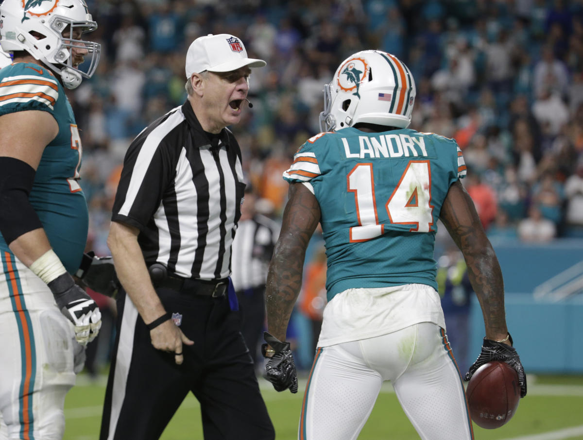 Miami Dolphins wide receiver Jarvis Landry informs team he will