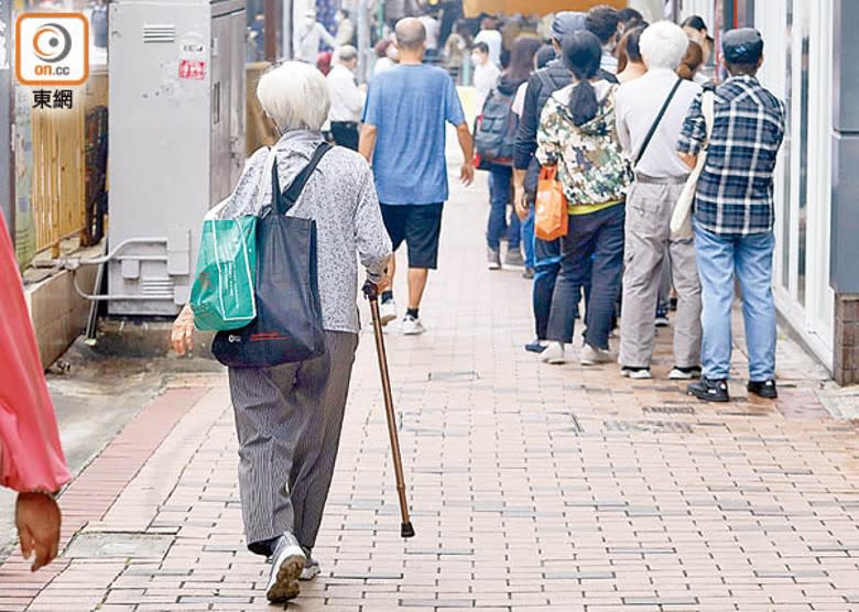 當局預批指定診所及遙距會診過半名額，予長者、幼童等高危人士。