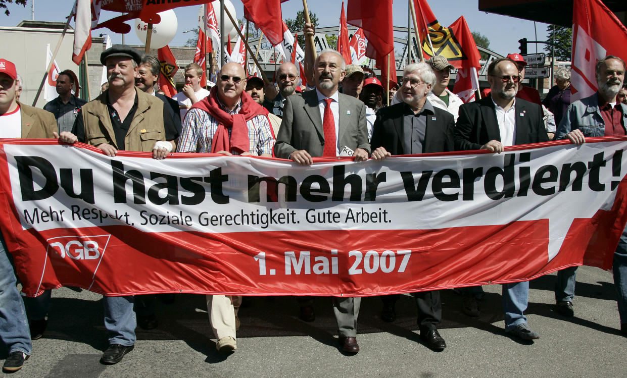 Eine alte Forderung in Deutschland: Gewerkschafter fordern 2007 höhere Löhne (Bild: REUTERS/Morris Mac Matzen)