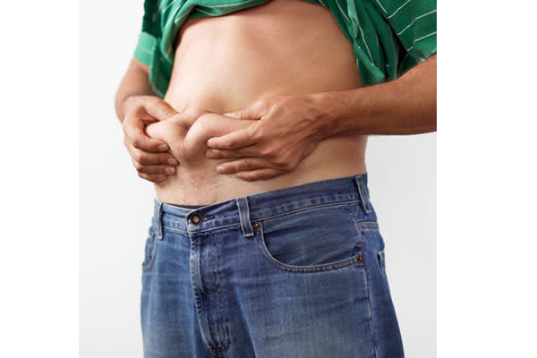 Un abdomen abultado en los hombres puede ser negociable con su pareja. / Foto: Thinkstock