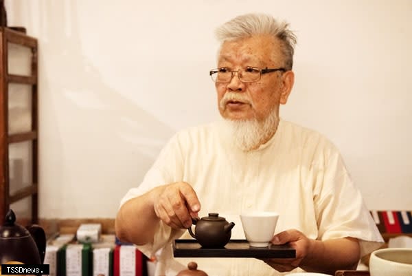 「茶界泰斗」呂禮臻策展推出茶書、茶席、茶文化的茶人生活情趣展。