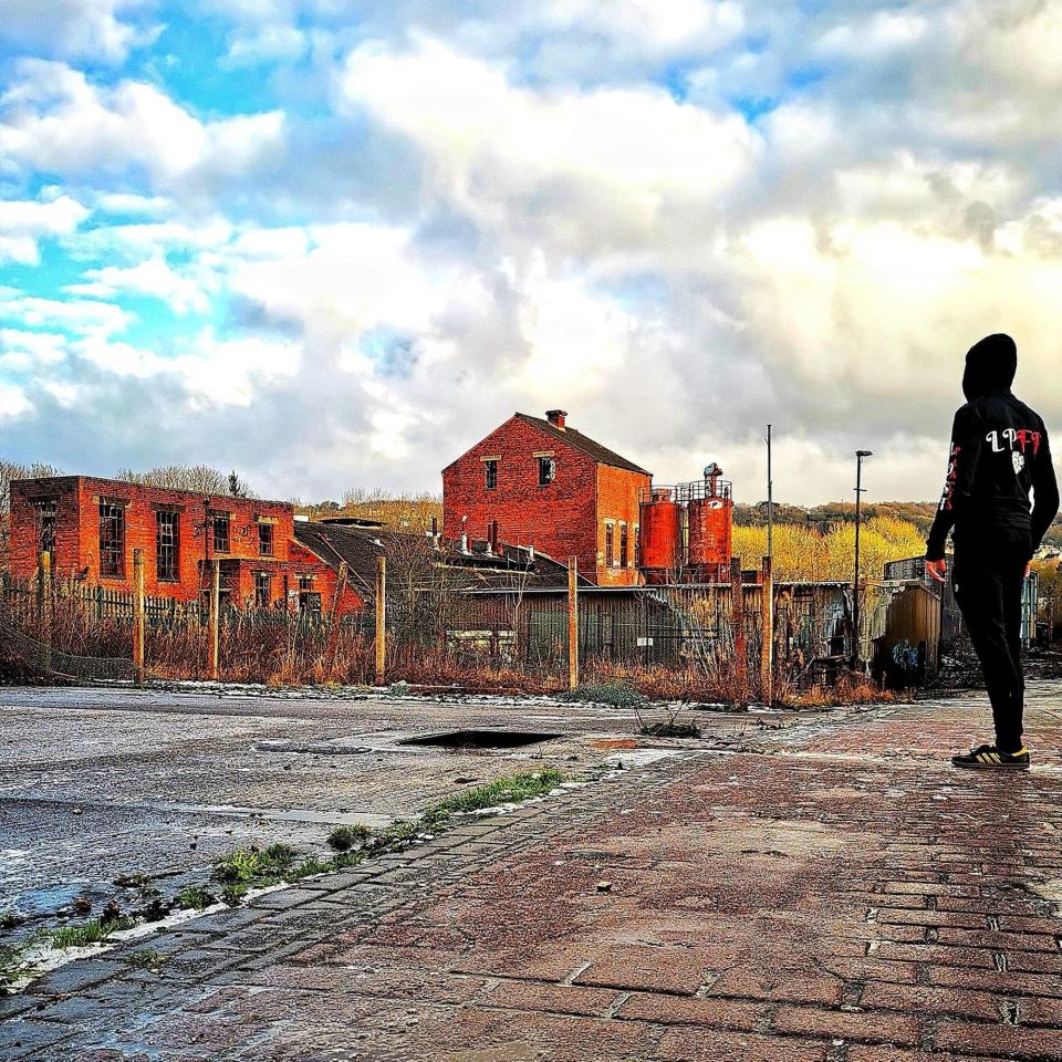 Originally part of the larger Cawdor Quarry complex, Permanite Asphalt in Matlock was incorporated in 1989 and manufactured various asphalt products, mainly flooring blocks used to waterproof floors and roofing sheets. (Photo: Lost Places & Forgotten Faces)