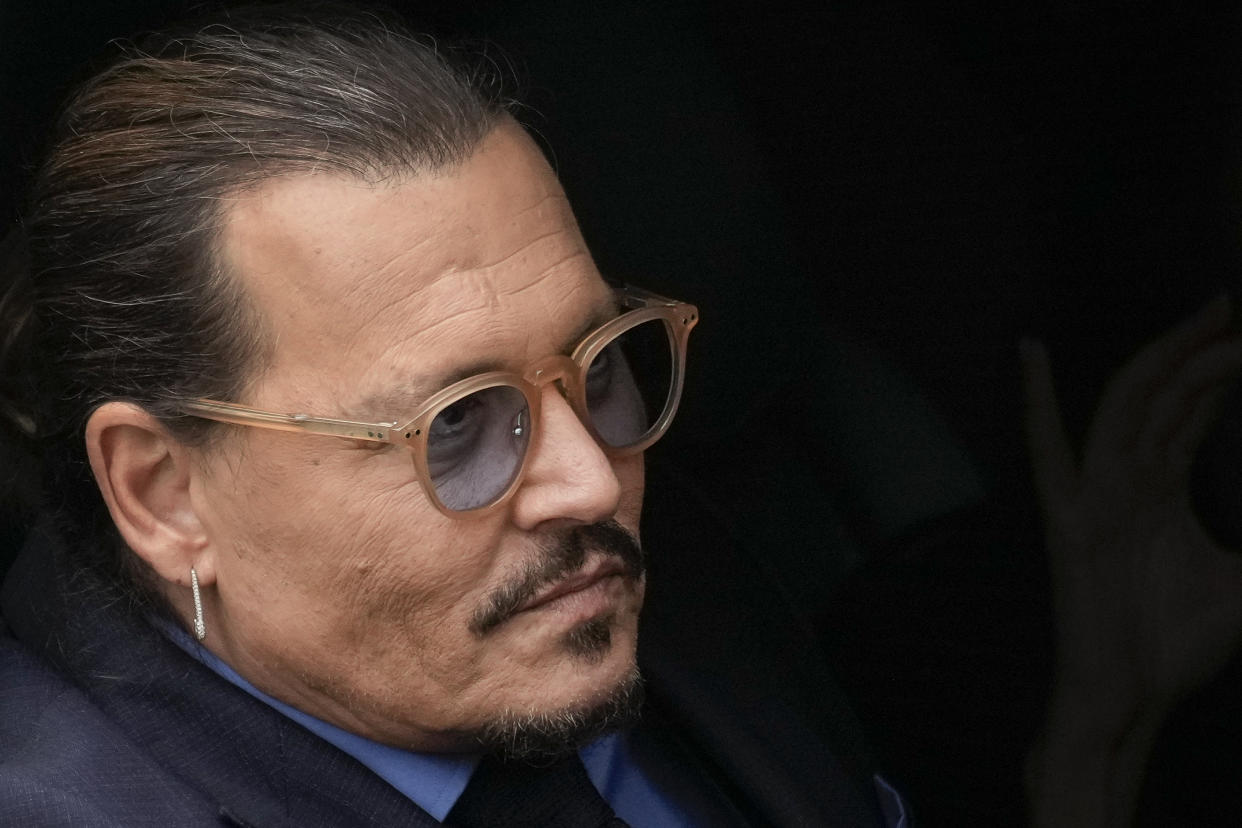 Johnny Depp en la corte de Virginia durante su juicio contra su exesposa. (Photo by Drew Angerer/Getty Images)