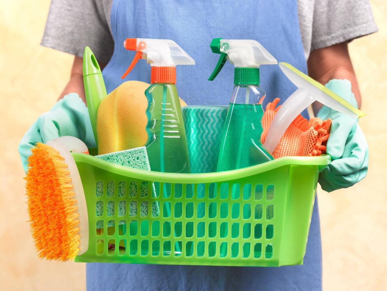 what household cleaners not to mix together