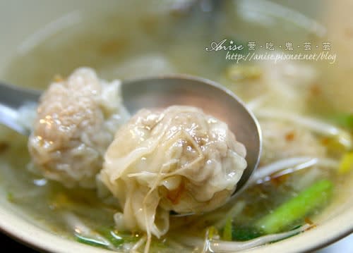 基隆夜市美食~天一香、米粉湯、碳烤蚵仔煎、排骨湯、泡泡冰、全家福酒釀湯圓、大世界傳統烤肉