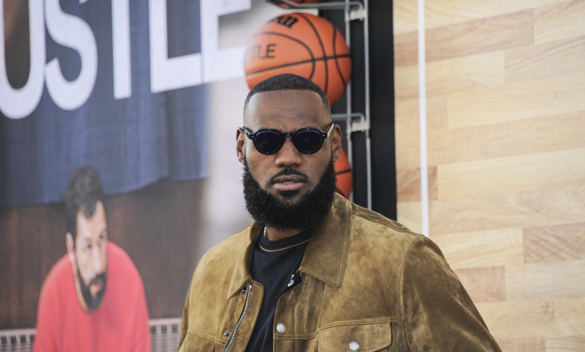 LeBron James Practices with Sons Bronny and Bryce at Lakers Gym