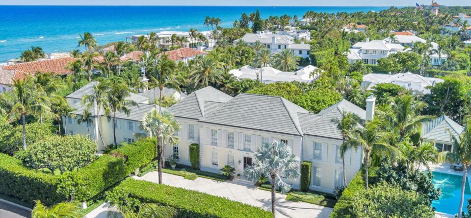 An estate near the ocean at 120 Via Del Lago in Palm Beach has changed hands for a recorded $29.25 million. The property was designed in the late 1950s by noted society architect Marion Sims Wyeth.