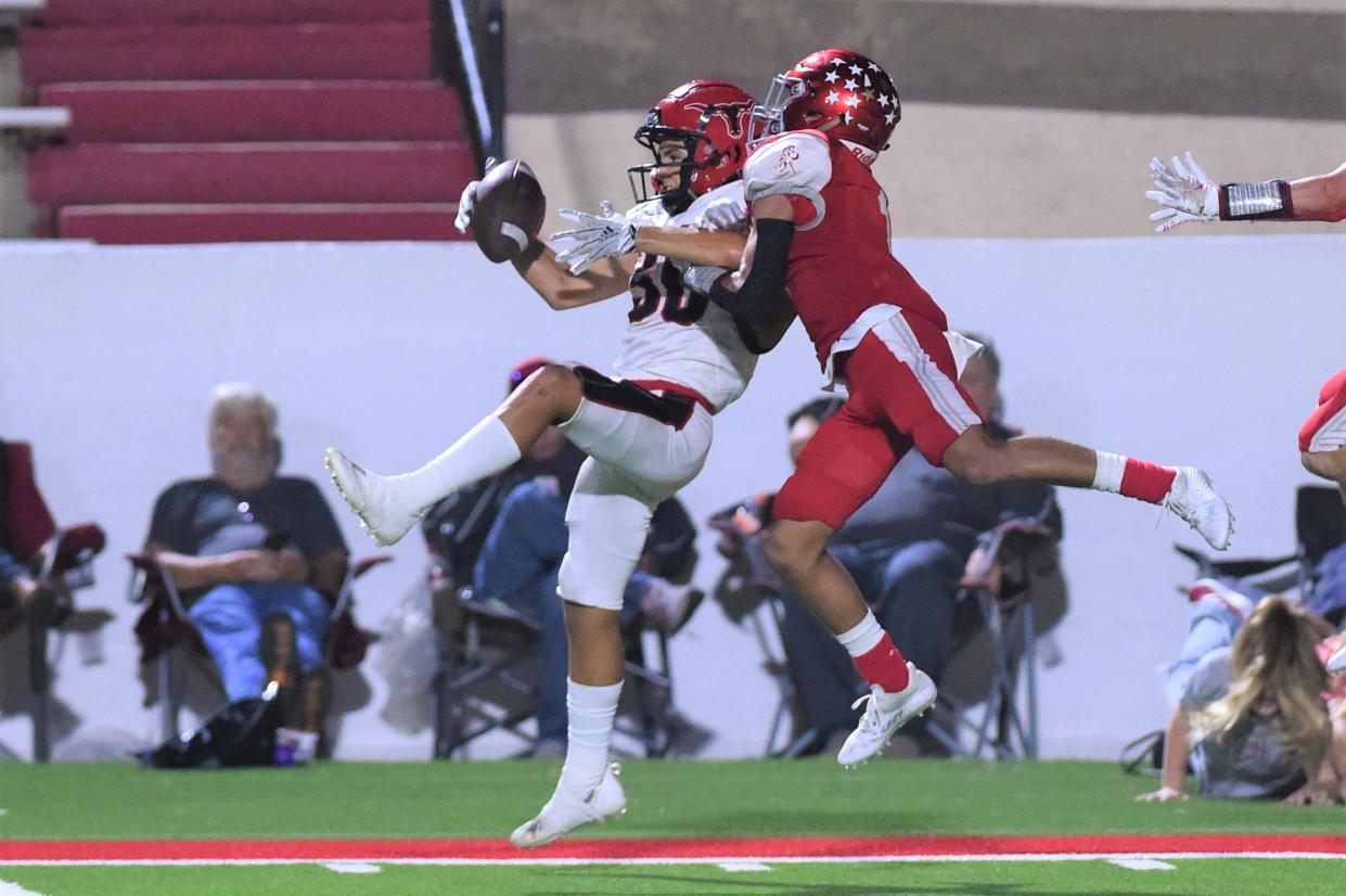 Eastland receiver Preston Rose (30) makes a one-handed catch against Sweetwater at the Mustang Bowl on Oct. 1.