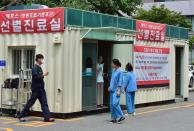 South Korean hospital workers set up a separated emergency center for MERS cases at the National Medical Center in Seoul on June 1, 2015