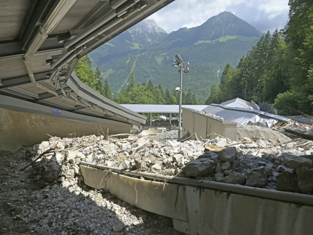 Teile der Bobbahn lagen unter Schutt (UWE LEIN)