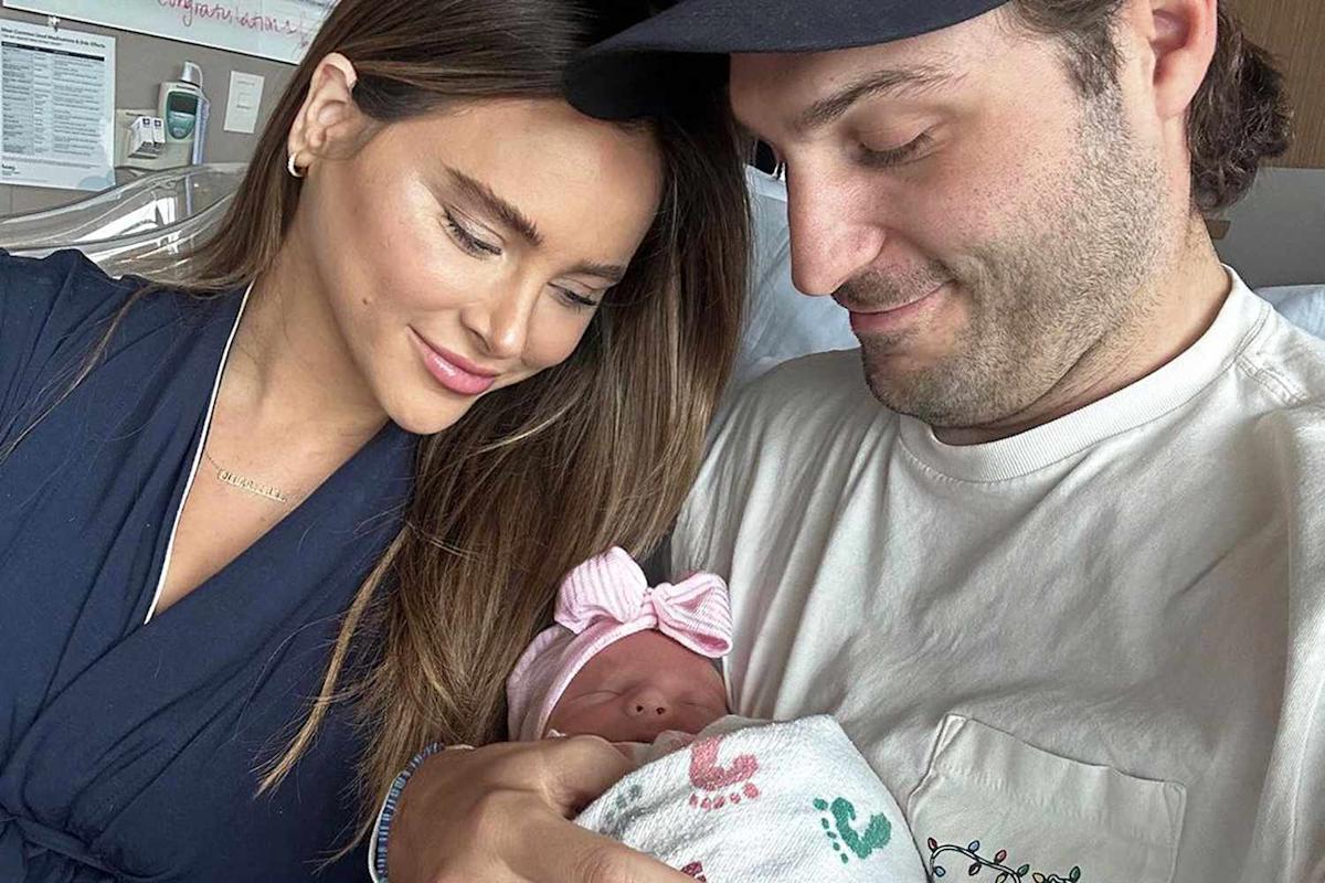 “Bachelor” Alum Amanda Stanton Baby No. 3, a Girl 'She's(00)