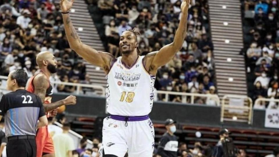 全台掀起魔獸旋風。（圖／翻攝自Dwight Howard IG）