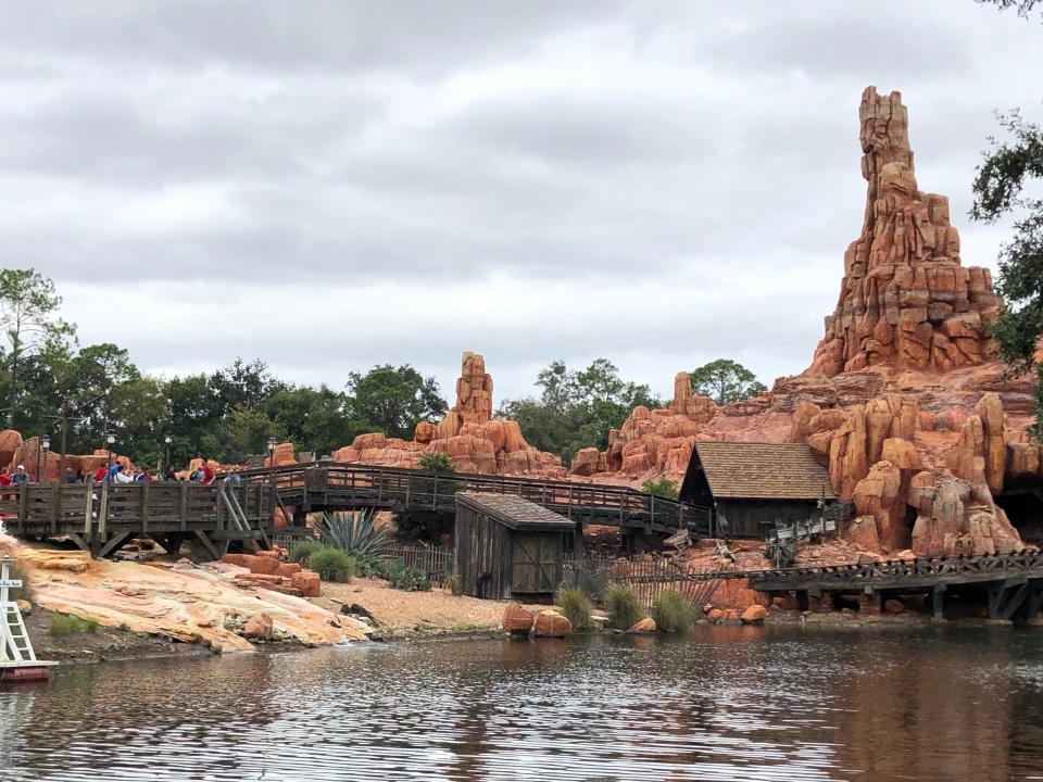 big thunder mountain railroad ride at magic kingdom in disney world