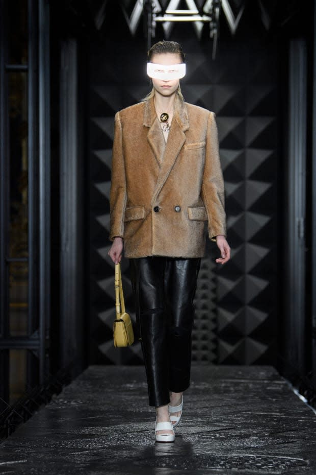 Looks Like Louis Vuitton Is Bringing Back the Y2K-Era Skinny Scarf for Fall  2023 - Fashionista