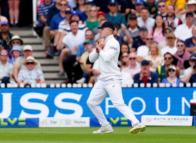 Matthew Potts takes the catch to remove Usman Khawaja