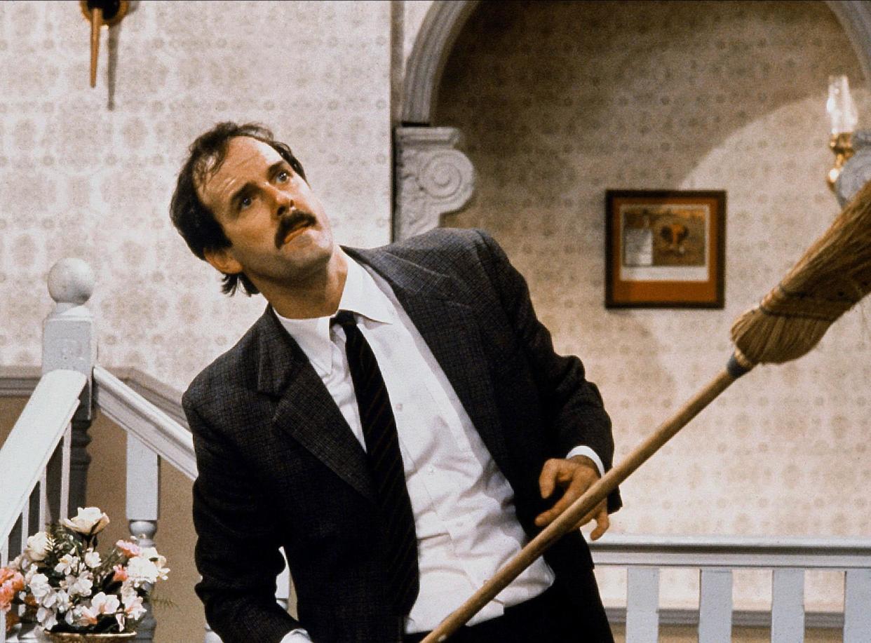 JOHN CLEESE , FAWLTY TOWERS, 1975