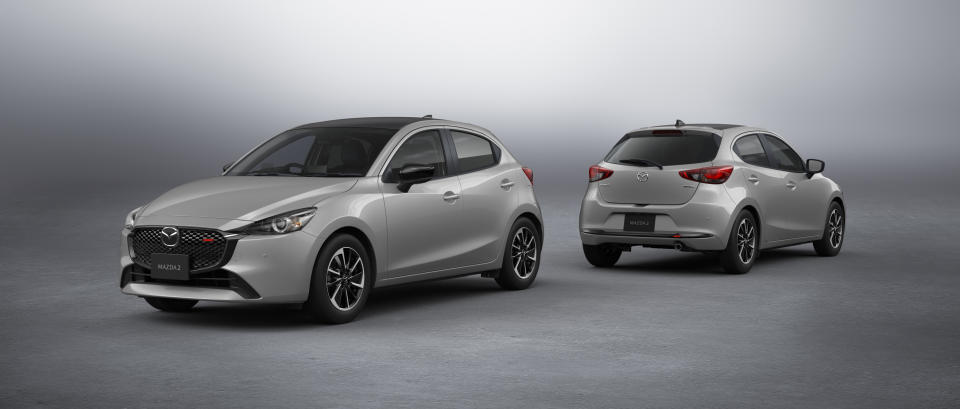 02_20230127_mazda2_xd_sportplus_front_back_aerogray_l.jpg