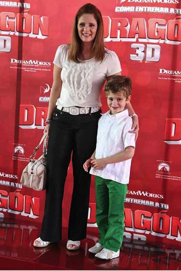 Erika Buenfil y su hijo-Reforma