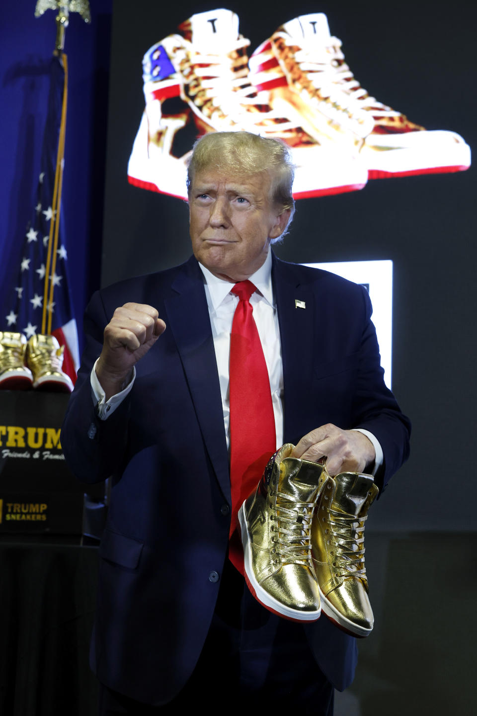 Los zapatos que lanzó Trump (Foto:Chip Somodevilla/Getty Images)