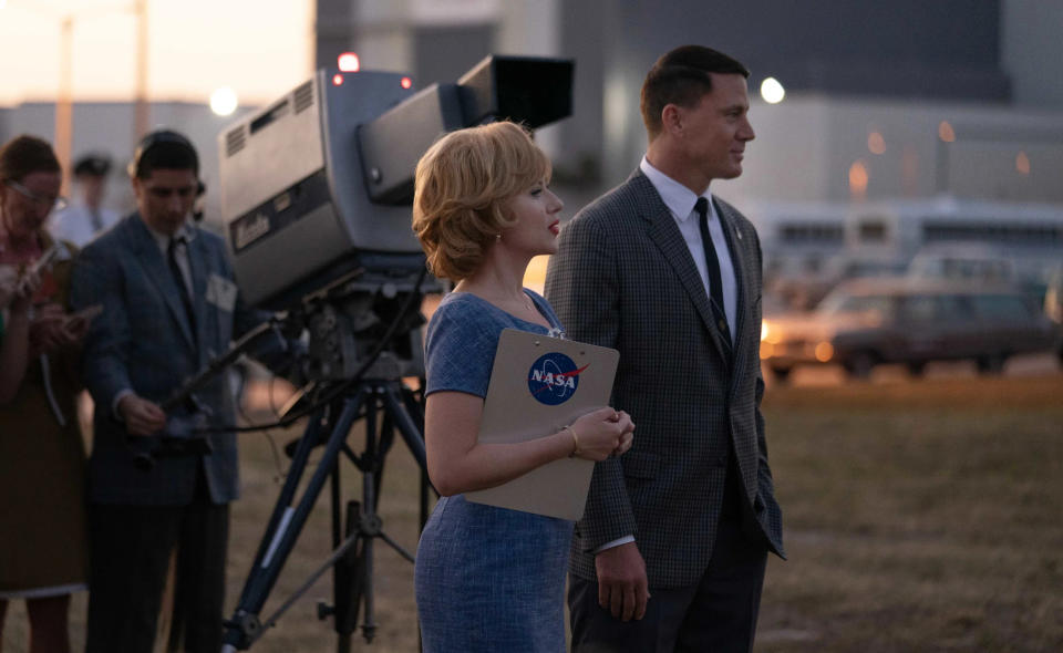 Kelly Jones (Scarlett Johansson) und Cole Davis (Channing Tatum) in der Komödie „Fly Me To The Moon“, die in den 60er-Jahren spielt. (Sony Pictures)
