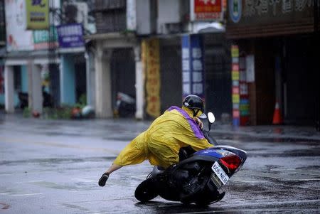 A motorcyclist falls along a road as Typhoon Megi hits Hualien, eastern Taiwan, September 27, 2016. REUTERS/Tyrone Siu