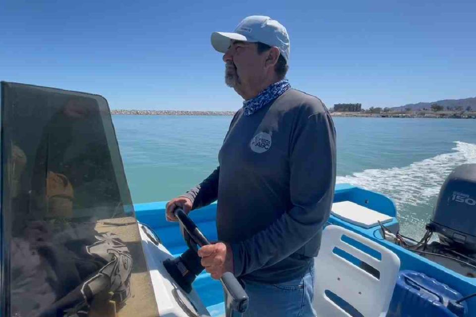 Pescador que usa técnica sustentable