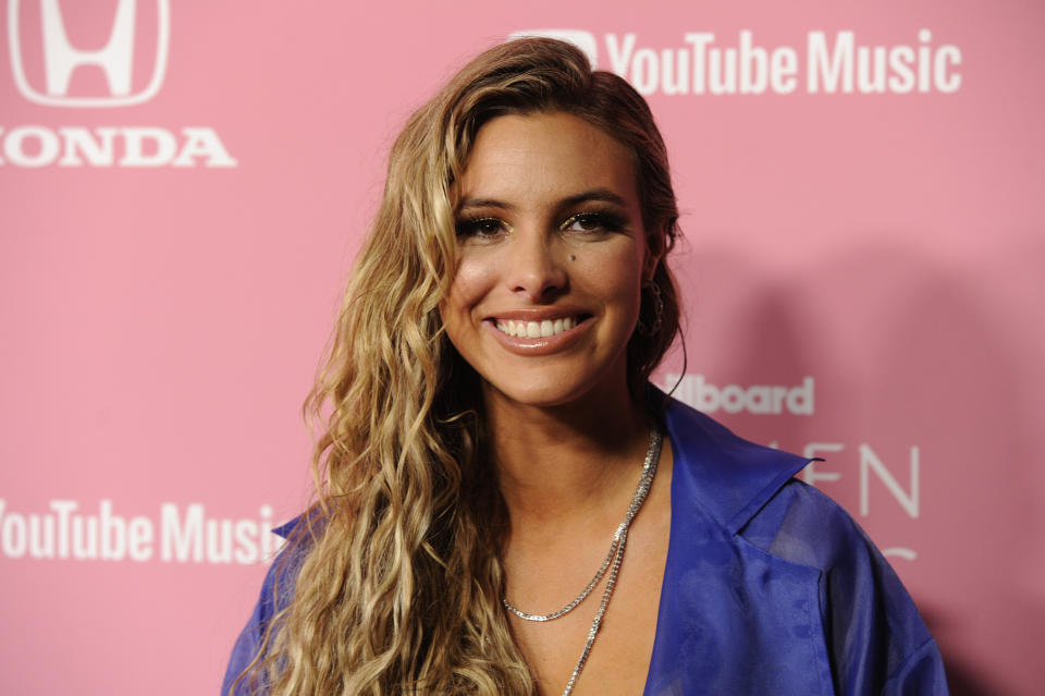 ARCHIVO – En esta fotografía del 12 de diciembre de 2019 Lele Pons llega al evento Billboard's Women in Music en el Hollywood Palladium, en Los Angeles. Lele Pons lanzó su sencillo “Bubble Gum” con Yandel el 20 de enero de 2021, días después de ser tendencia en redes sociales por nadar con un cocodrilo. (Foto AP/Chris Pizzello, archivo)