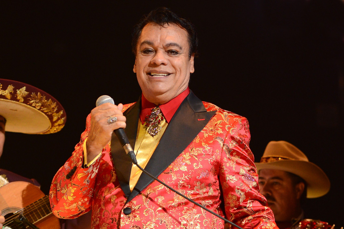 Juárez rinde homenaje a Juan Gabriel con uniforme especial