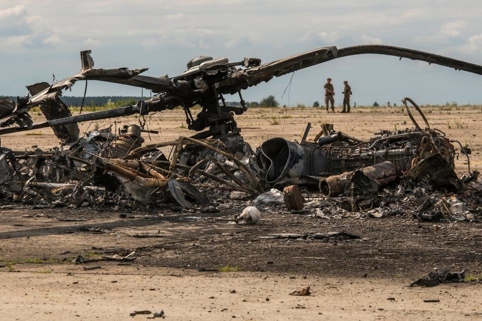 Russian Mi-8 helicopter destroyed at Hostomel Ukraine