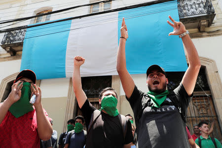 Demonstrators gesture during a protest against Guatemala's President Jimmy Morales outside the Congress in Guatemala City, Guatemala September 11, 2018. REUTERS/Luis Echeverria