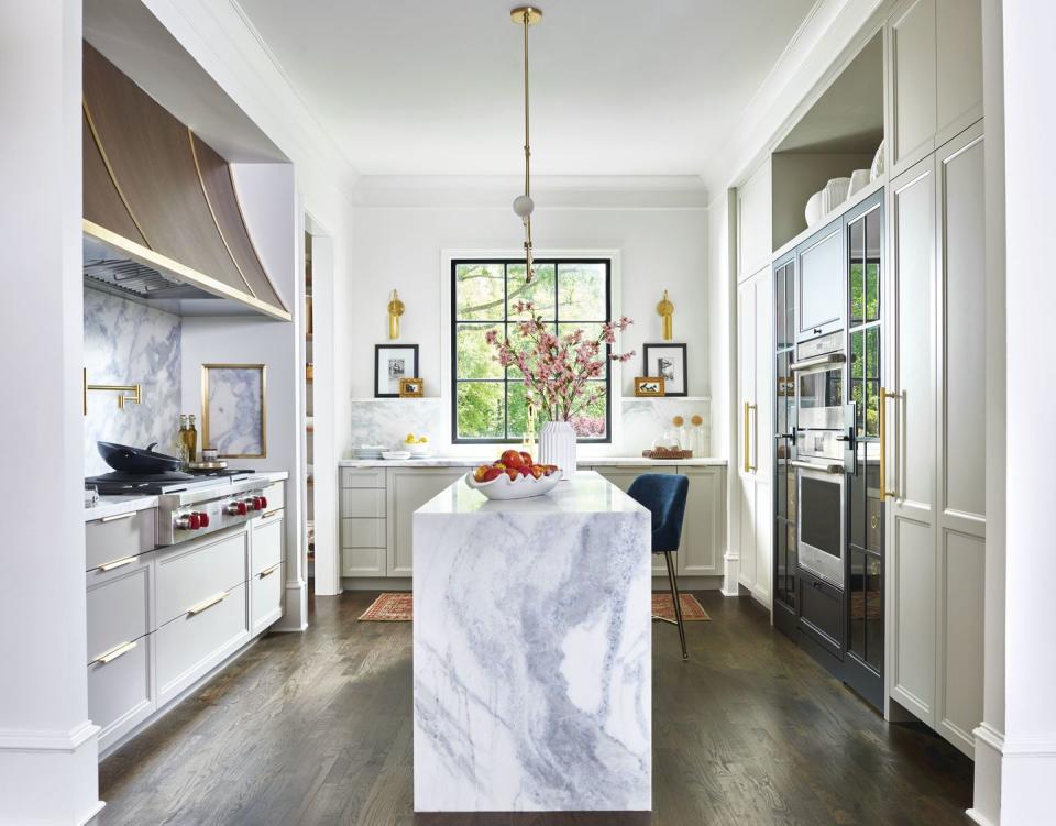 white kitchen by lakehaus designs