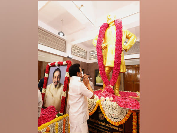 CM MK Stalin pays floral tribute to Sivaji Ganesan Picture (MK Stalin/Twitter)