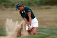 Die Australierin Su Oh schlägt aus einem Bunker während des Golfturniers 2016 UL International Crown im Merit Club in Chicago im US-Bundesstaat Illinois. (Bild: Matt Sullivan/Getty Images)