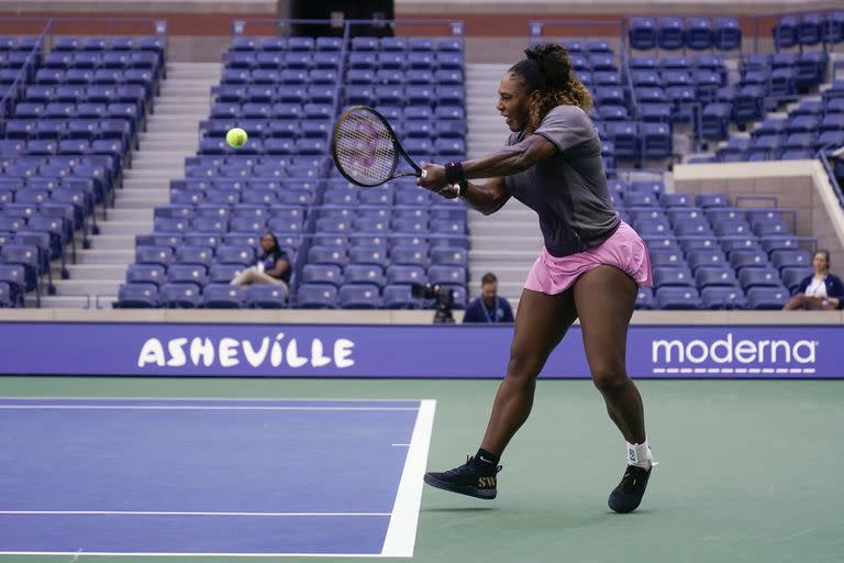 Potencia pura en sus impactos: el revés de Serena, en acción durante una de las prácticas 