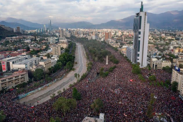 In 2019, Chileans swarmed the streets of Santiago and other cities in mass protests against the government. The demonstrations cratered support for its traditional political parties and led to a convention to draft a new constitution. (Photo: PEDRO UGARTE via Getty Images)