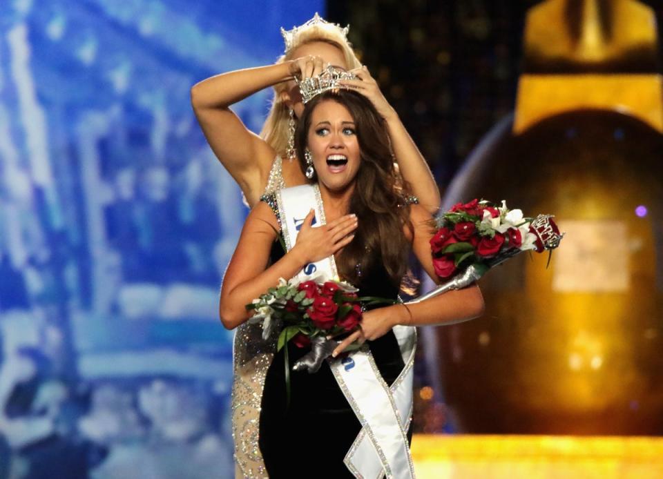 Miss North Dakota 2017 Cara Mund is crowned as Miss America 2018 by Miss America 2017 Savvy Shields during the 2018 Miss America Competition Show at Boardwalk Hall Arena on September 10, 2017 in Atlantic City, New Jersey. (Donald Kravitz/Getty Images for Dick Clark Productions)