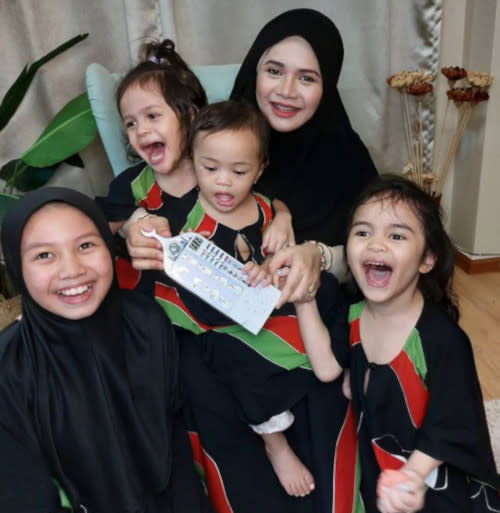 Yatt Hamzah and her four daughters