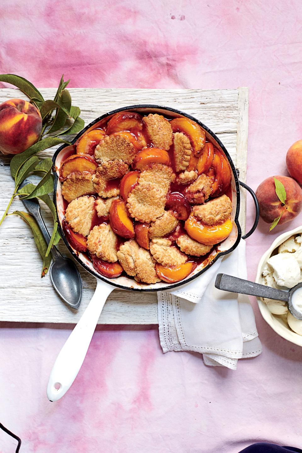 Ginger-Peach Shortbread Cobbler