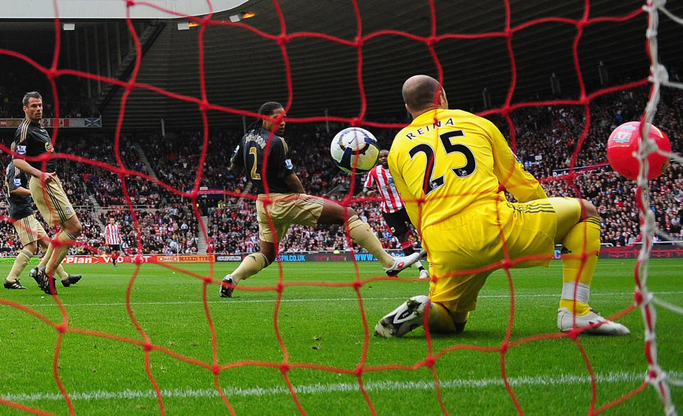 Darren Bent and a beach ball combine to beat Liverpool's Pepe Reina - Mike Hewitt (Getty Images)