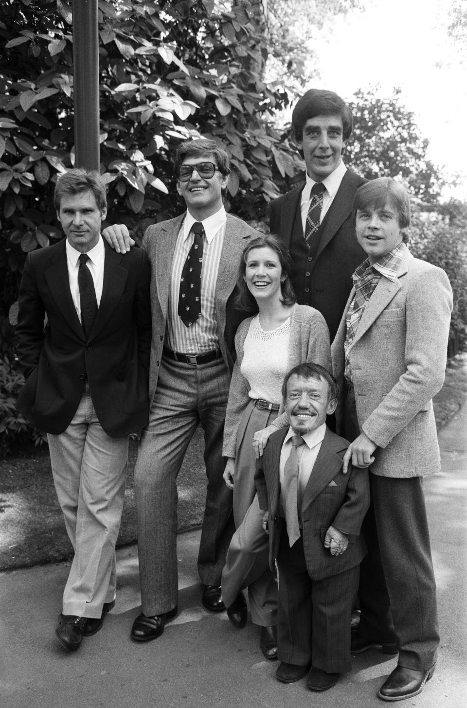 The stars of 'Star Wars: Episode V - The Empire Strikes Back' attend a photocall outside the Savoy Hotel, London, 19th May 1980. Left to right: Harrison Ford, David Prowse, Carrie Fisher, Kenny Baker, Peter Mayhew and Mark Hamill, 19th May 1980. (Photo by Alisdair MacDonald/Daily Mirror/Mirrorpix/Getty Images)Mirror/Mirrorpix/Getty Images)