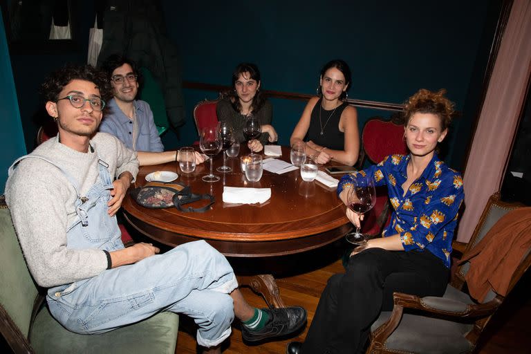 El elenco de El amor después del amor en la reapertura del restaurante de Palermo Viejo