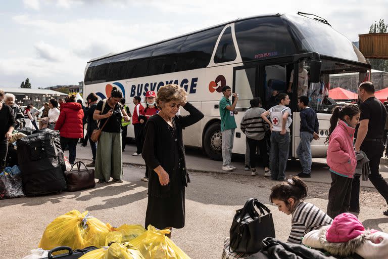 El último bus de refugiados armenios de Nagorno-Karabaj partió hoy a la mañana.