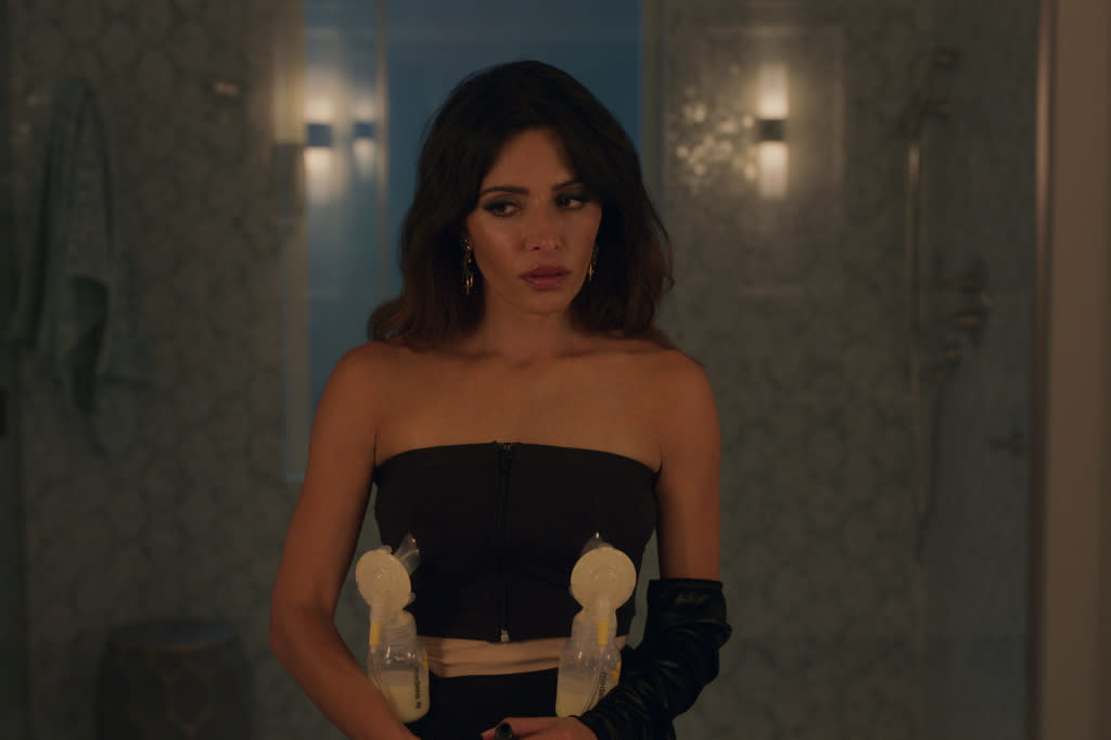 SEX/LIFE (L to R) SARAH SHAHI as BILLIE CONNELLY in episode 102 of SEX/LIFE Cr. COURTESY OF NETFLIX © 2021