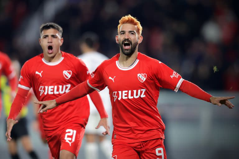 Martín Cauteruccio aprovechó un rebote corto del arquero y marcó el 1-0 para Independiente